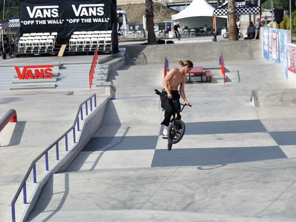 vans skatepark bmx