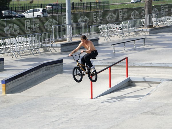 vans skatepark bmx